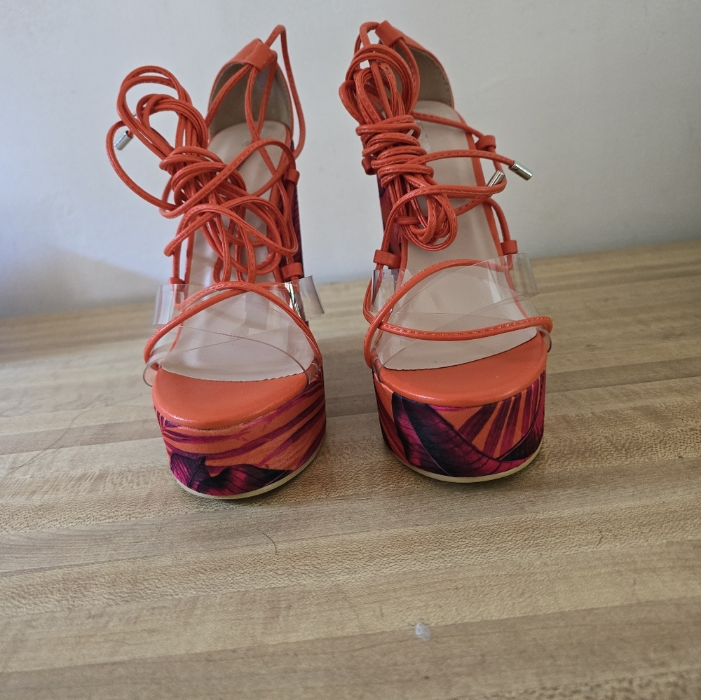 Pretty Little Thing Orange Multicolor Palm Leaf Platform Sandal; Size: 8 US.